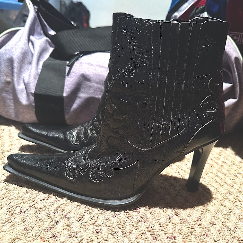 Black, size 40 Steve Madden sexy ankle boots
